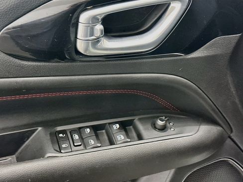 Used 2025 Jeep Compass Trailhawk AWD/4WD image 15