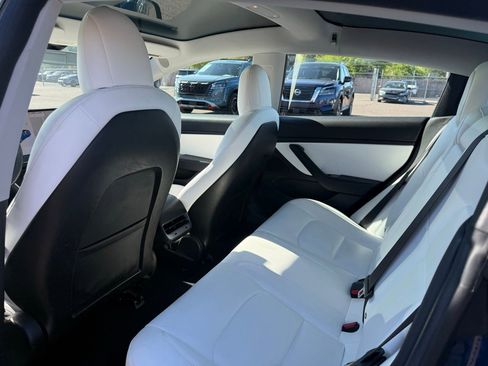 Used 2018 Tesla Model 3 image 11