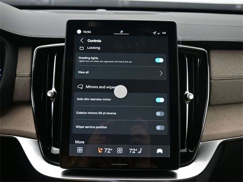 New 2026 Volvo XC90 B6 Plus w/ Protection Package Premier image 18