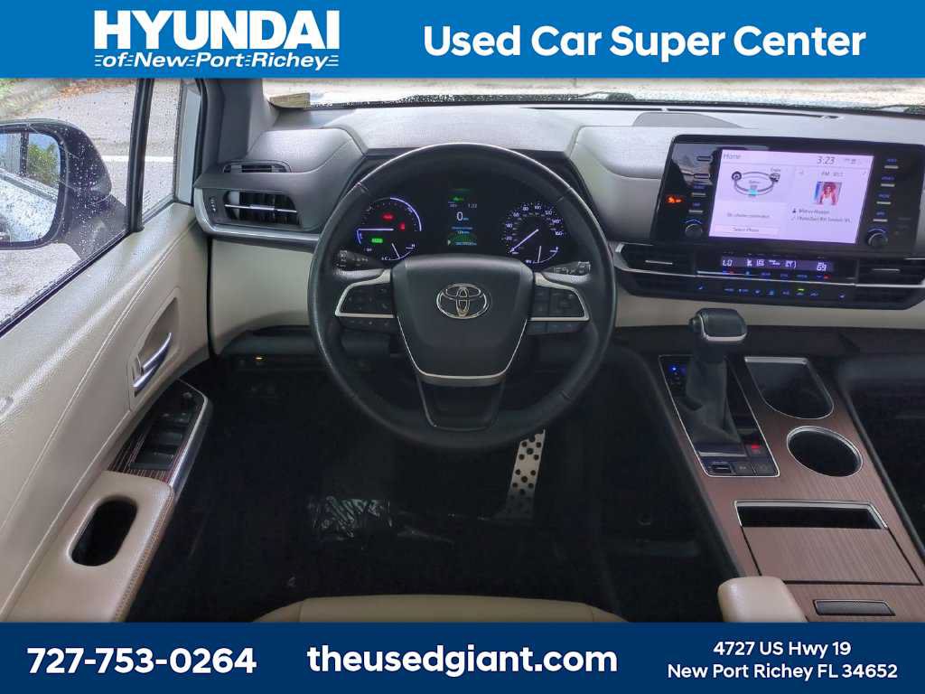 Used 2022 Toyota Sienna XLE FWD image 18