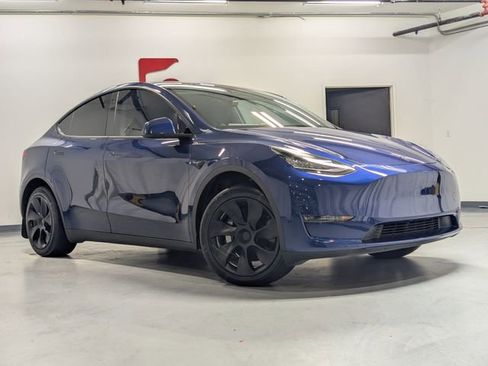 Used 2023 Tesla Model Y Long Range image 2