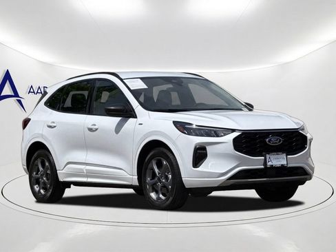 Used 2023 Ford Escape ST-Line w/ Tech Pack #1 AWD/4WD image 8