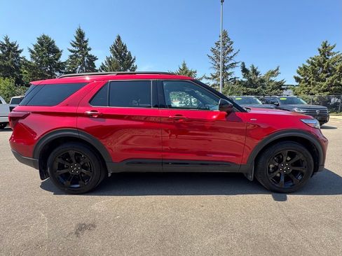 Used 2024 Ford Explorer ST-Line w/ Class IV Trailer Tow Package AWD/4WD image 6