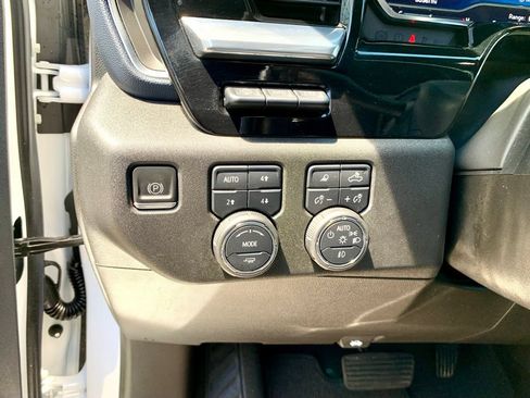 Used 2023 Chevrolet Silverado 1500 High Country w/ Technology Package AWD/4WD image 29