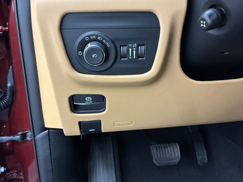 Used 2025 Jeep Grand Cherokee Summit AWD/4WD image 19