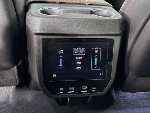 Used 2025 GMC Yukon XL Denali Ultimate AWD/4WD image 28