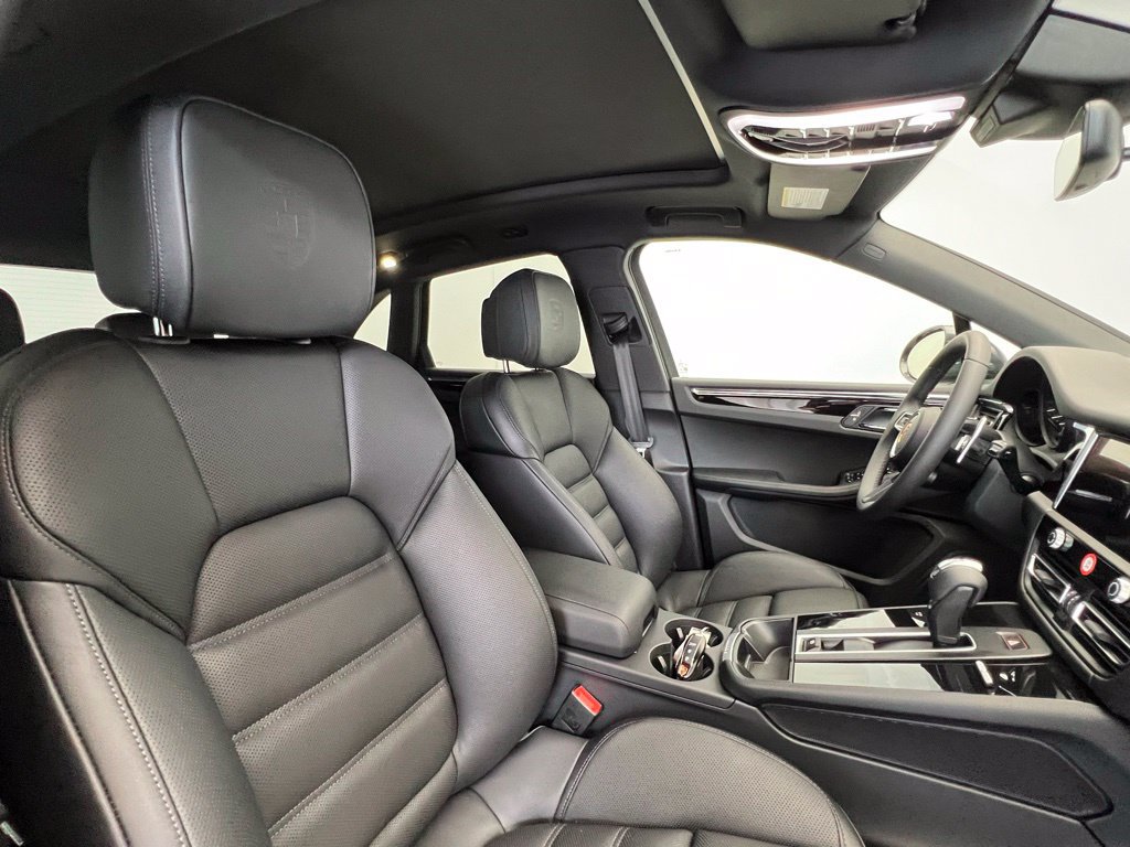 Used 2026 Porsche Macan AWD/4WD image 18