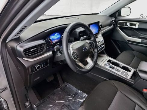 Used 2023 Ford Explorer XLT RWD image 9