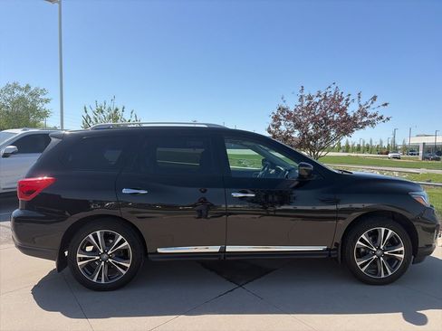 Used 2017 Nissan Pathfinder Platinum w/ Family Entertainment Package image 19