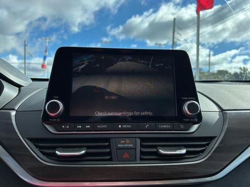 Used 2023 Nissan Altima 2.5 SV FWD image 18