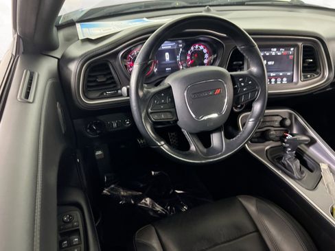 Used 2022 Dodge Challenger SXT w/ Plus Package image 21