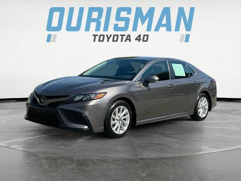 Used 2024 Toyota Camry SE FWD image 3