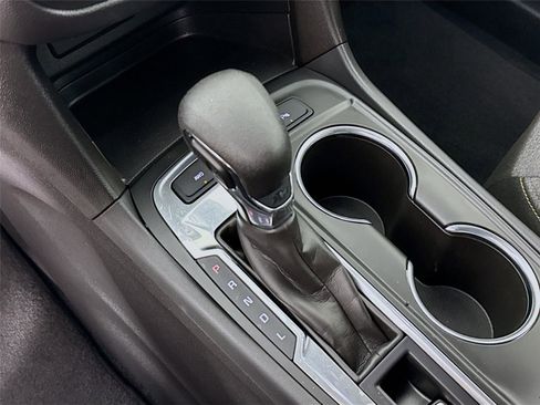 Used 2024 Chevrolet Equinox LT image 16