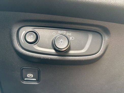 Used 2024 GMC Terrain SLE image 15