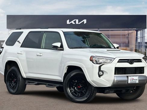 Used 2023 Toyota 4Runner TRD Off-Road Premium image 2
