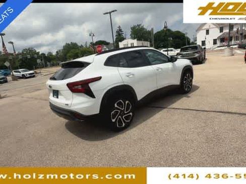 Certified 2025 Chevrolet Trax RS w/ Driver Confidence Package FWD image 8