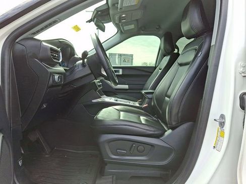 Used 2022 Ford Explorer XLT w/ Equipment Group 202A AWD/4WD image 16
