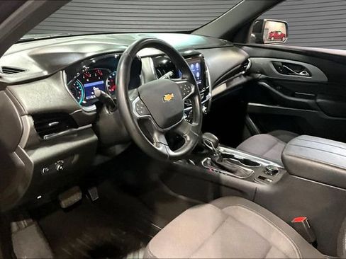 Used 2023 Chevrolet Traverse LT FWD image 17