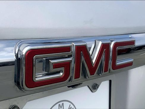 Used 2019 GMC Acadia SLT image 30