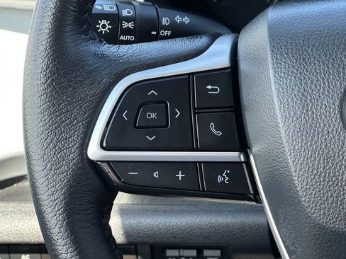 Used 2025 Toyota Sienna XLE AWD/4WD image 21