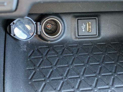 Used 2024 Toyota RAV4 XLE FWD image 30