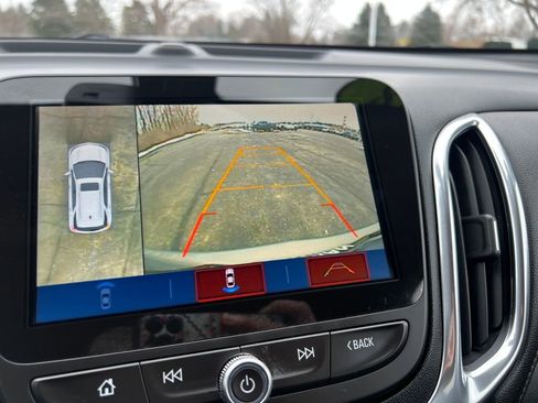 Used 2018 Chevrolet Equinox Premier image 17