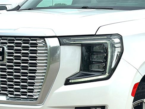Used 2022 GMC Yukon Denali AWD/4WD image 4