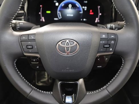 Used 2025 Toyota Camry SE image 34