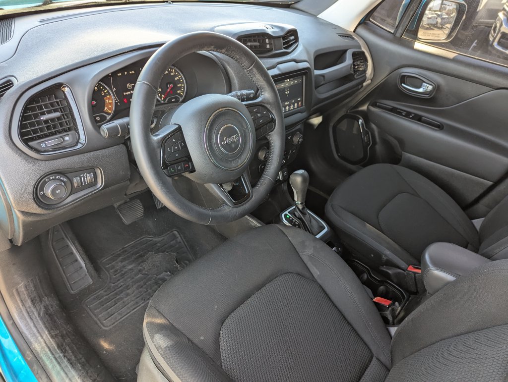 Used 2020 Jeep Renegade Altitude FWD image 28