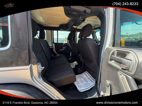 Used 2014 Jeep Wrangler Unlimited Sport w/ Connectivity Group AWD/4WD image 12