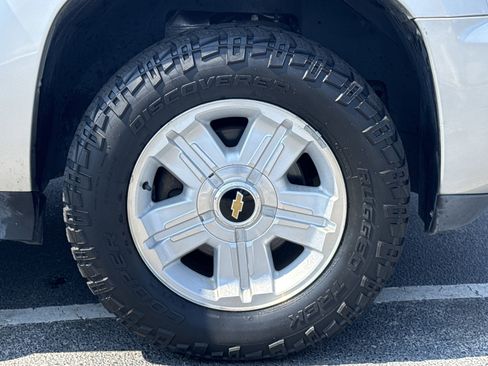 Used 2011 Chevrolet Tahoe LT w/ Luxury Package AWD/4WD image 13