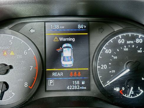 Used 2024 Nissan Altima 2.5 S FWD image 19