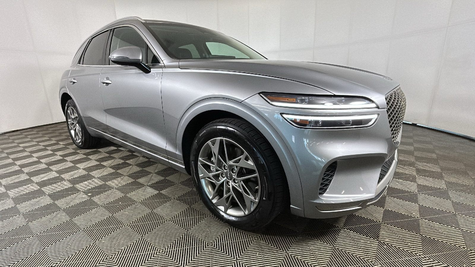 Used 2025 Genesis GV70 2.5T AWD/4WD image 3