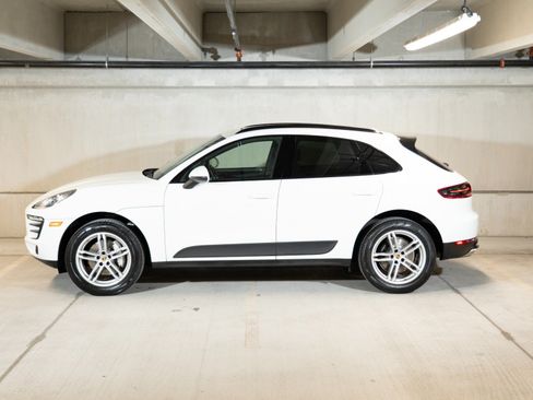 Certified 2018 Porsche Macan AWD/4WD image 2
