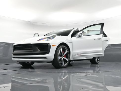 Certified 2022 Porsche Macan GTS AWD/4WD image 39