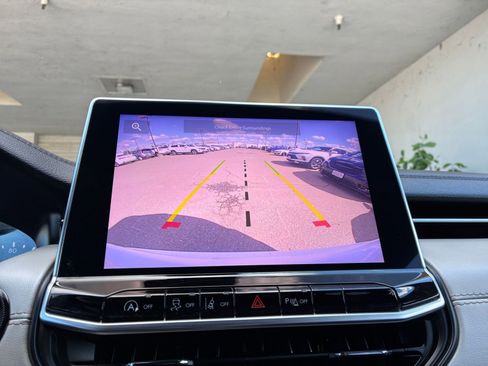 Used 2025 Jeep Compass Limited image 24