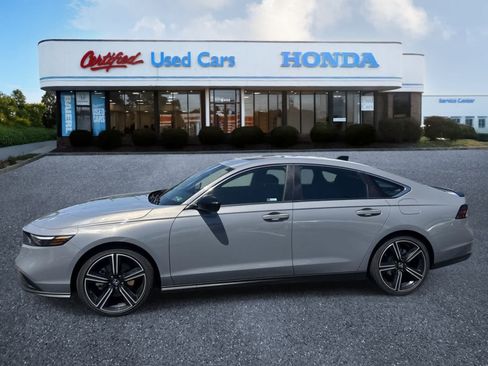 Used 2025 Honda Accord Sport image 2