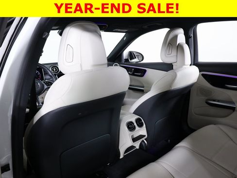 Used 2025 Mercedes-Benz C 300 4MATIC Sedan image 39