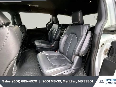 Used 2020 Chrysler Pacifica Touring-L w/ S Appearance Package image 18