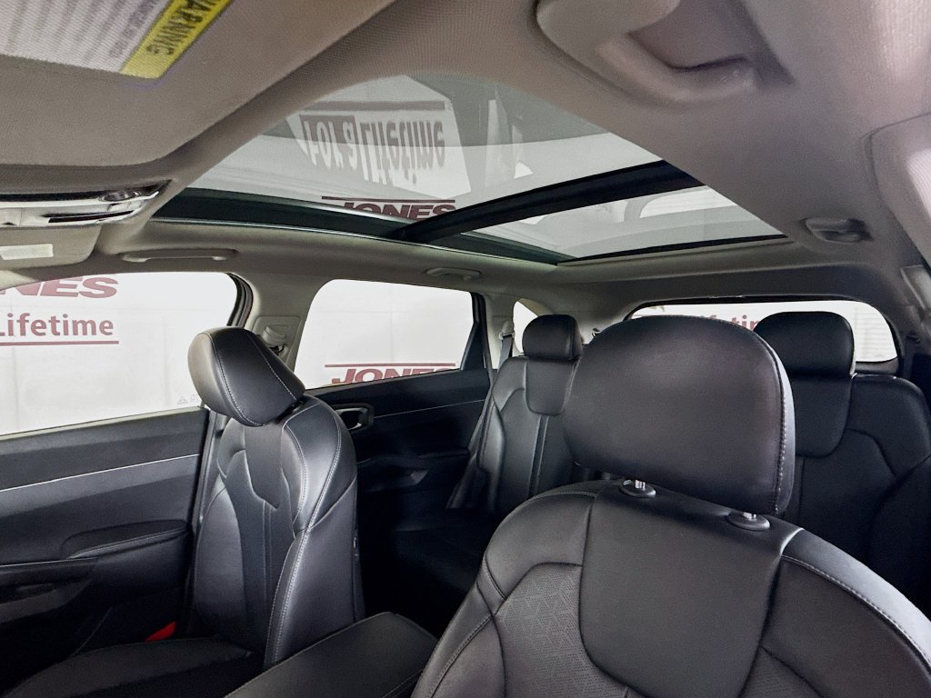 Certified 2022 Kia Sorento X-Line EX AWD/4WD image 11