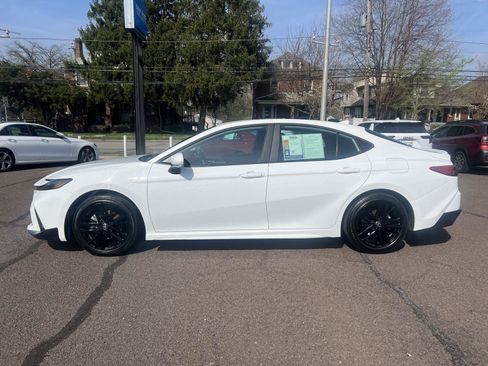Used 2025 Toyota Camry SE FWD image 4
