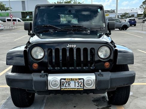 Used 2013 Jeep Wrangler Unlimited Sahara AWD/4WD image 4