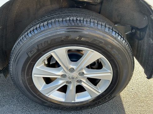 Used 2011 Toyota Highlander 2WD w/ Tech Pkg image 43