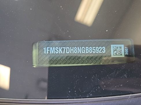 Used 2022 Ford Explorer XLT image 6