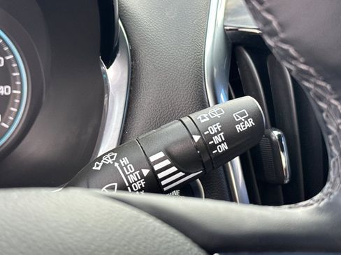 Used 2023 Chevrolet Traverse LT image 37