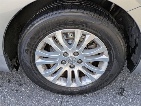 Used 2016 Toyota Sienna XLE image 9