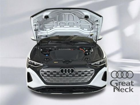 Used 2024 Audi Q8 e-tron Premium Plus w/ Premium Plus Package AWD/4WD image 17