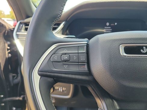 Used 2023 Jeep Grand Cherokee L Laredo AWD/4WD image 31