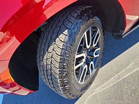 Used 2024 GMC Yukon AT4 w/ AT4 Premium Plus Package image 33