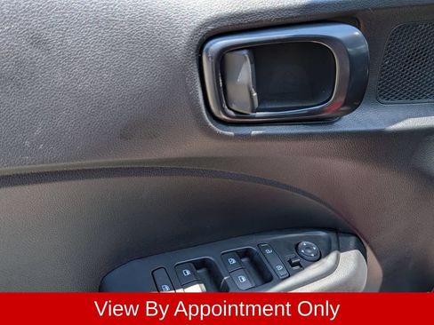 Used 2025 Hyundai Venue Limited FWD image 13